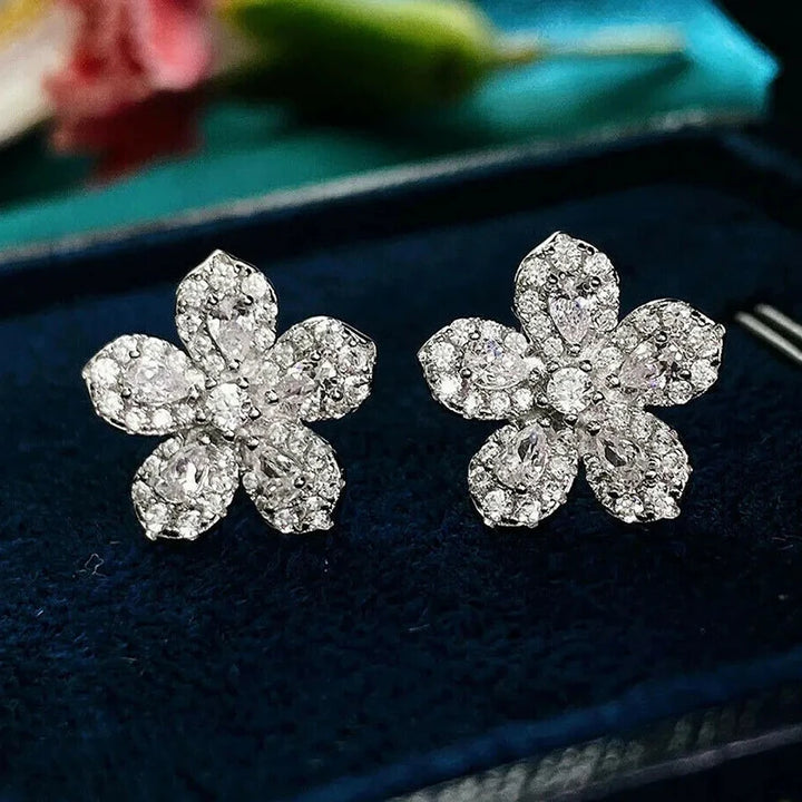 WHITE FLOWER EARRING