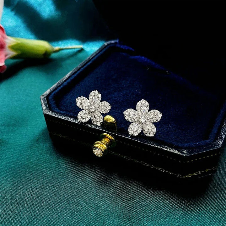 WHITE FLOWER EARRING