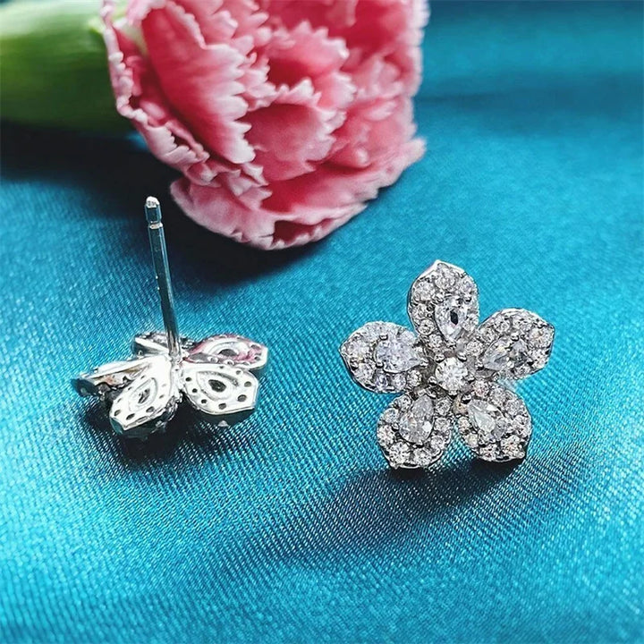 WHITE FLOWER EARRING