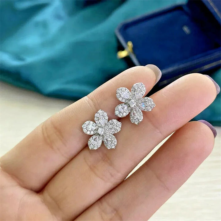 WHITE FLOWER EARRING